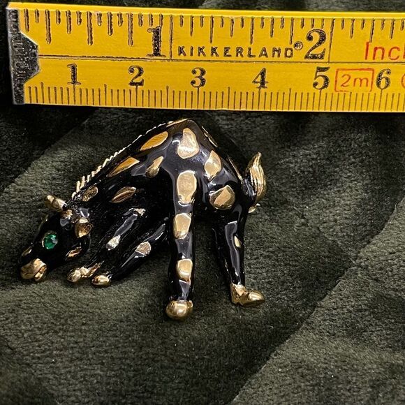 Vintage giraffe enamel brooch - black, gold, green eye - Picture 4 of 4